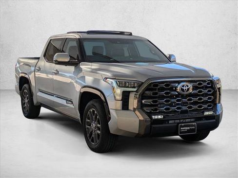 Used 2022 Toyota Tundra Platinum image 3