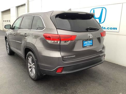 Used 2019 Toyota Highlander XLE AWD/4WD image 4