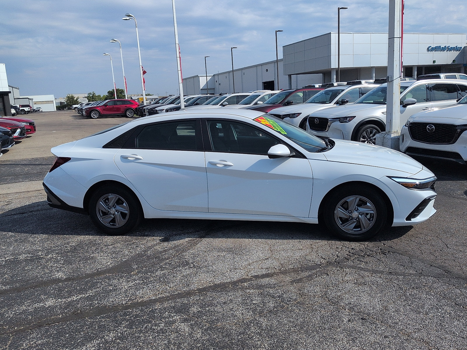 Used 2025 Hyundai Elantra SE FWD image 2
