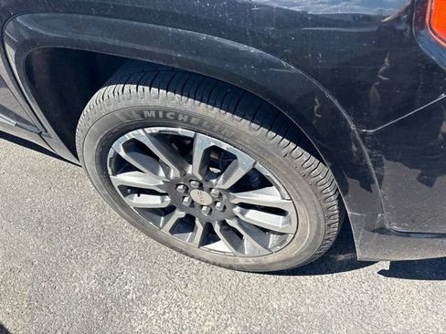 Used 2021 GMC Acadia Denali w/ Denali Ultimate Package AWD/4WD image 9