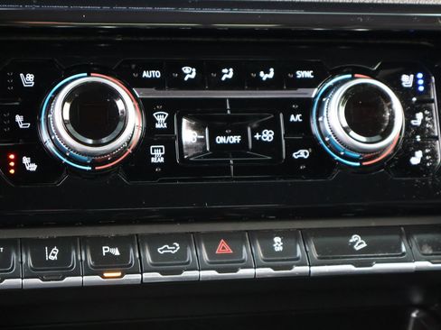 Used 2024 GMC Sierra 2500 AT4 w/ AT4 Premium Plus Package image 35