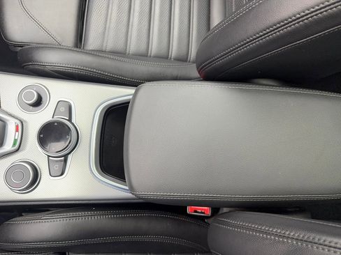 Used 2023 Alfa Romeo Stelvio Veloce image 29