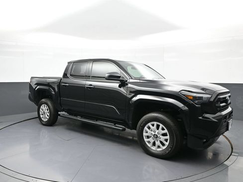 Used 2025 Toyota Tacoma SR RWD image 4