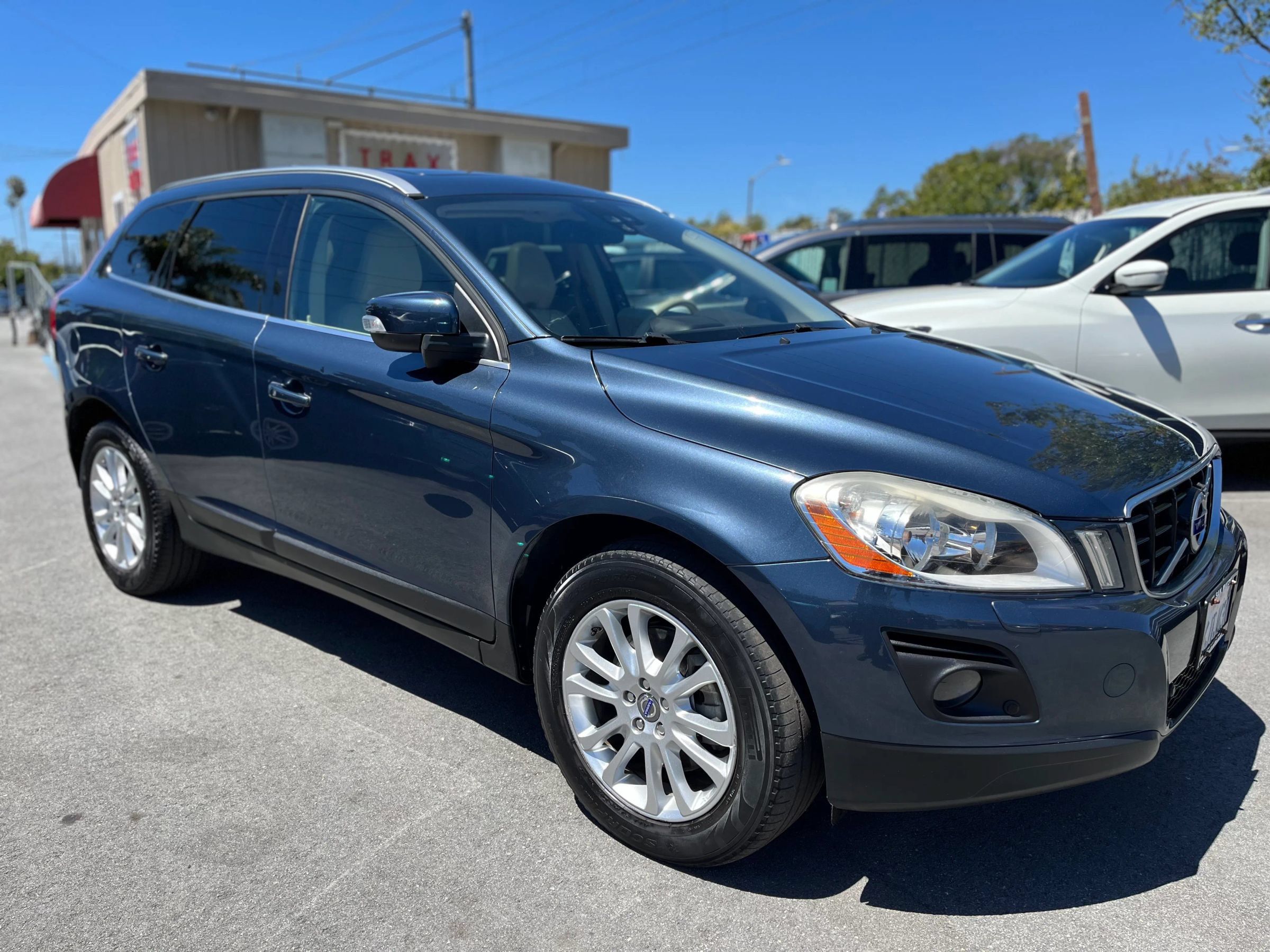 Used 2010 Volvo XC60 T6 AWD/4WD image 1