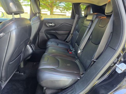 Used 2016 Jeep Cherokee Trailhawk w/ Leather Interior Group AWD/4WD image 24