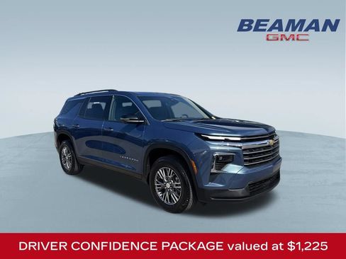 Used 2026 Chevrolet Traverse LT w/ Driver Confidence Package FWD image 1