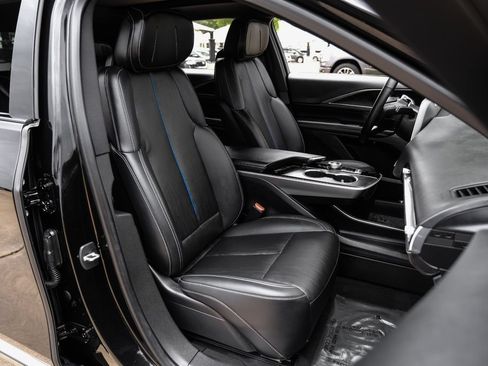 Used 2024 Cadillac Lyriq Luxury RWD image 32