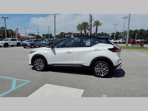 Used 2024 Nissan Kicks SR image 28