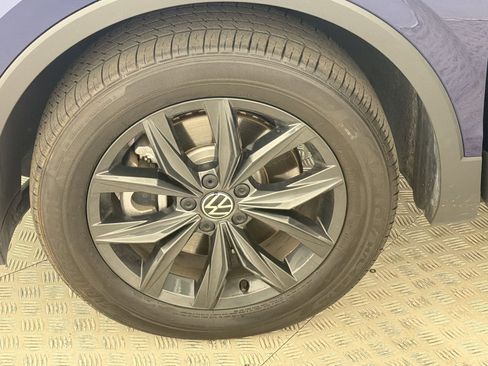 Used 2024 Volkswagen Tiguan SE image 11