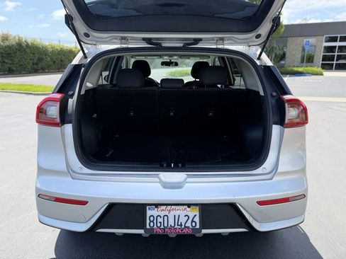 Used 2017 Kia Niro LX FWD image 14