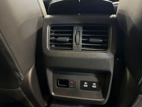 Used 2025 Nissan Rogue SL w/ Tech Package AWD/4WD image 12