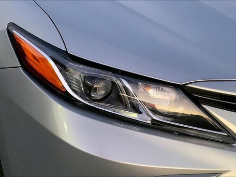 Used 2022 Toyota Camry LE image 26