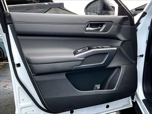 New 2026 Nissan Pathfinder SL image 10