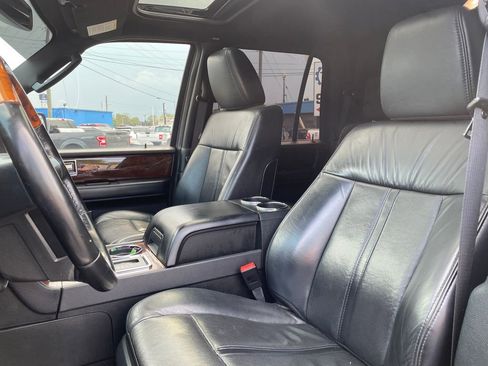 Used 2016 Lincoln Navigator Select AWD/4WD image 11
