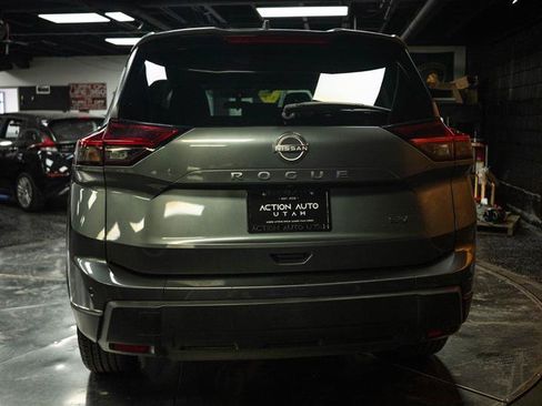 Used 2024 Nissan Rogue SV FWD image 6