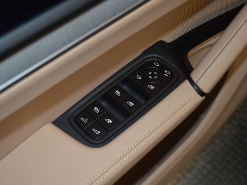 New 2026 Porsche Cayenne Coupe AWD/4WD image 18