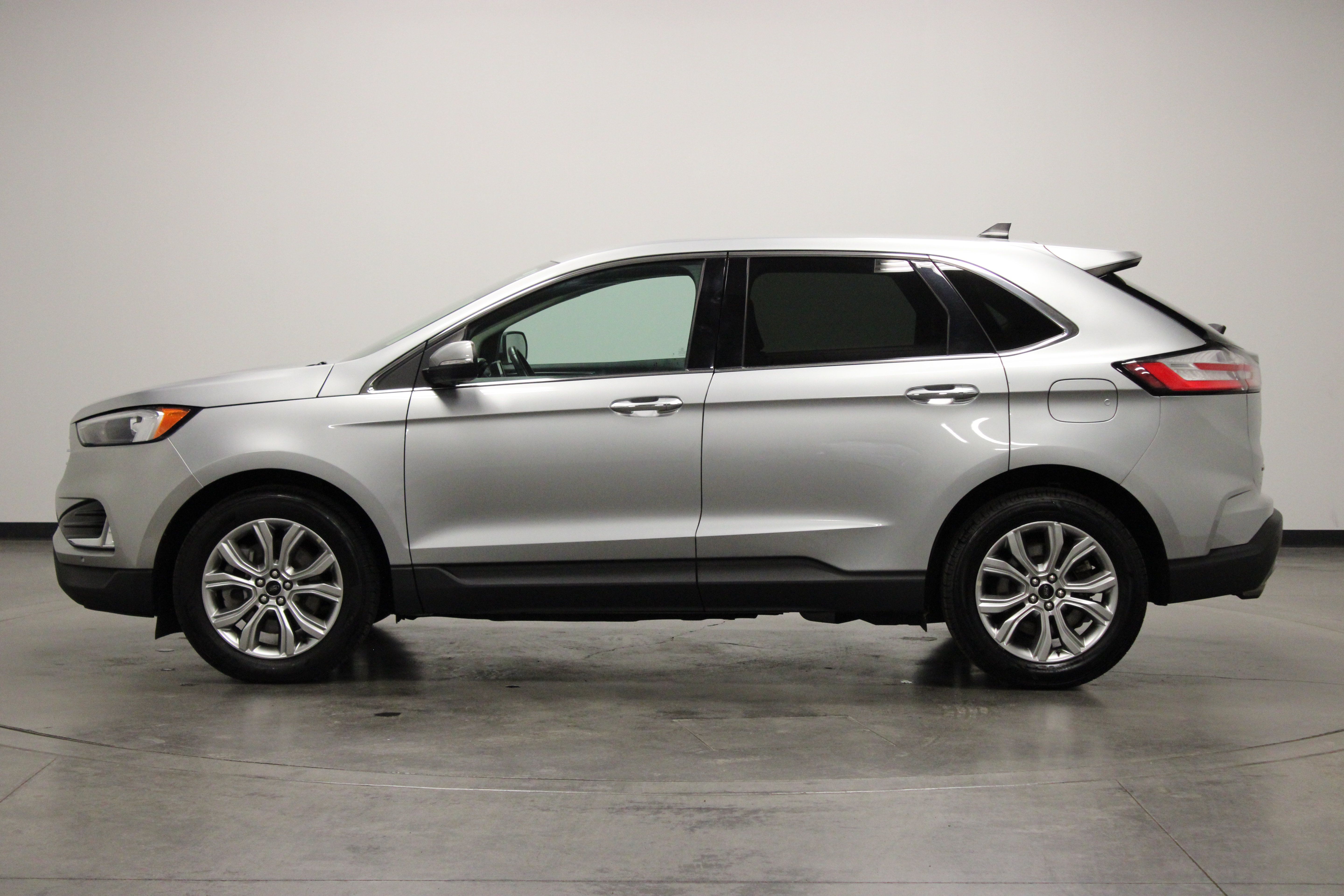 Used 2024 Ford Edge Titanium AWD/4WD image 5