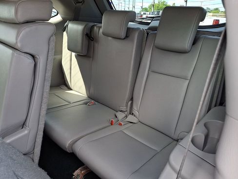 Used 2019 Toyota Highlander XLE AWD/4WD image 11