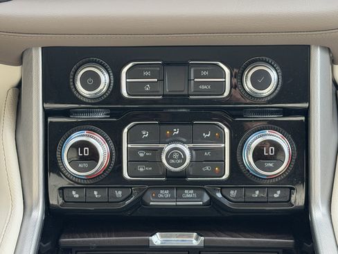 Used 2023 GMC Yukon XL Denali image 25