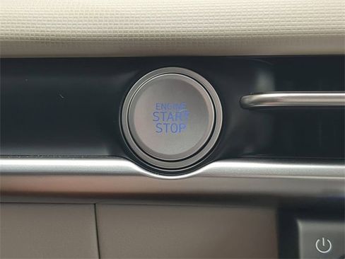 Certified 2025 Hyundai Tucson SE image 33