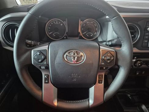 Certified 2019 Toyota Tacoma SR5 AWD/4WD image 17