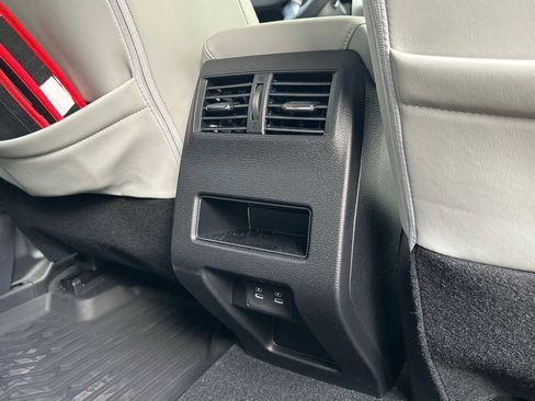 Used 2025 Mitsubishi Outlander SE FWD image 38