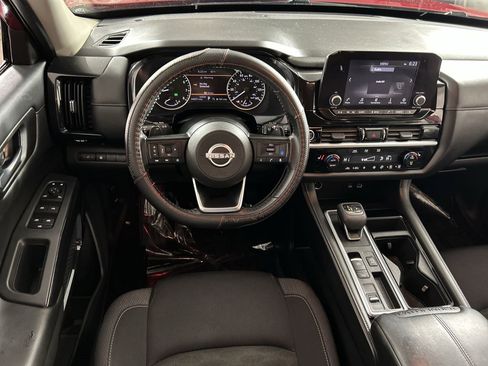 Used 2024 Nissan Pathfinder SV image 21