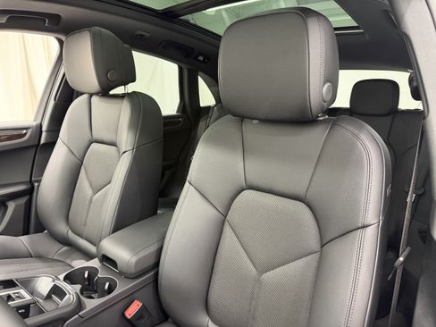 New 2026 Porsche Macan AWD/4WD image 32