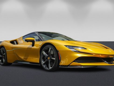 Used 2024 Ferrari SF90 Spider image 9