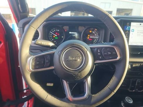 Used 2025 Jeep Wrangler Unlimited Sahara w/ Safety Group AWD/4WD image 23