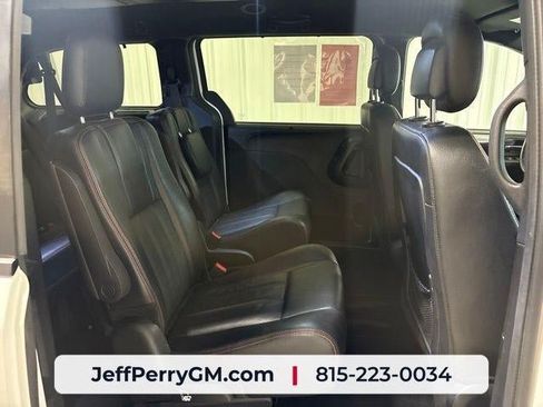 Used 2017 Dodge Grand Caravan GT FWD image 18