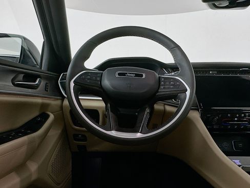 Used 2023 Jeep Grand Cherokee Limited w/ Luxury Tech Group II image 18