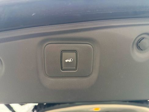 Used 2018 Nissan Pathfinder SL w/ SL Premium Package image 31