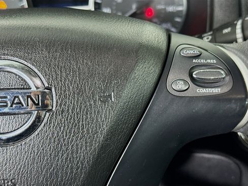 Used 2017 Nissan Pathfinder SL image 14