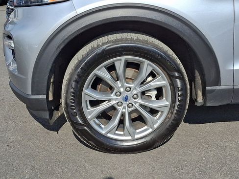 Used 2023 Ford Explorer XLT w/ Equipment Group 202A AWD/4WD image 9