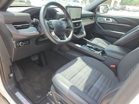 Used 2025 Ford Explorer ST-Line w/ ST-Line Street Pack AWD/4WD image 13