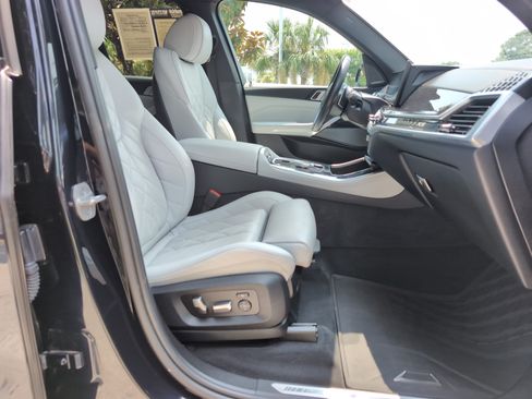 Used 2025 BMW X5 xDrive40i w/ M Sport Package AWD/4WD image 33