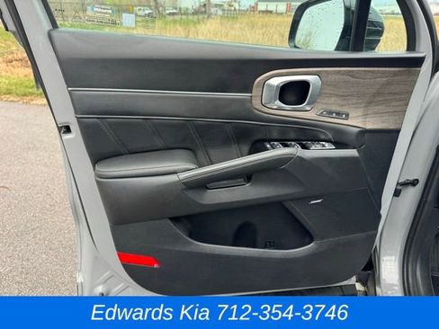 Used 2023 Kia Sorento SX Prestige image 19