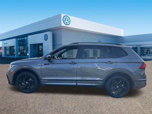 Certified 2023 Volkswagen Tiguan SE R-Line image 5