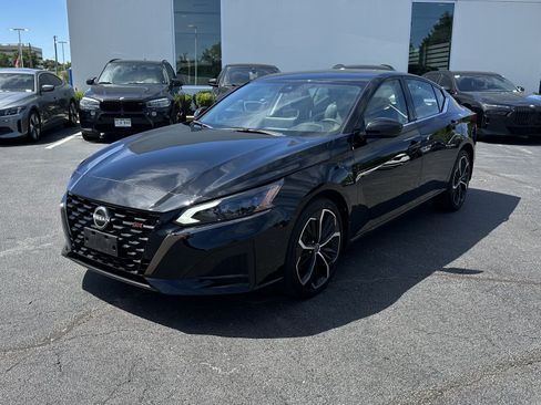 Used 2024 Nissan Altima 2.5 SR w/ SR Premium Package AWD/4WD image 5