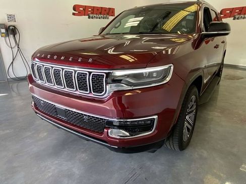 Used 2025 Jeep Wagoneer L Series II w/ 8-pass Seating Package image 6