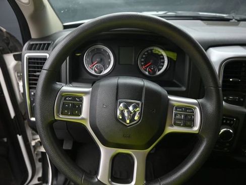 Used 2022 RAM 1500 Classic SLT AWD/4WD image 17
