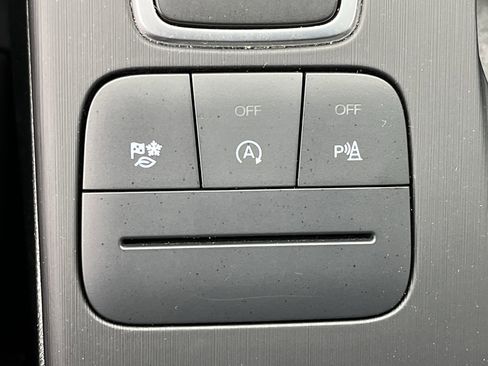 Certified 2022 Ford Escape Titanium AWD/4WD image 18
