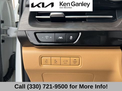 Certified 2024 Kia Carnival EX image 30
