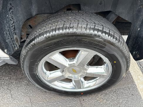 Used 2011 Chevrolet Avalanche LT w/ Luxury Package image 12