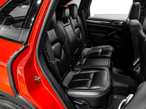 Used 2016 Porsche Cayenne AWD/4WD image 32