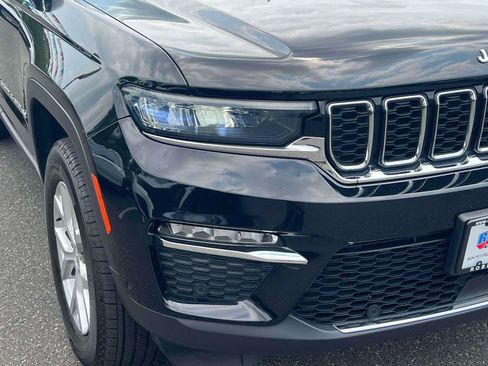 Used 2023 Jeep Grand Cherokee Limited w/ Luxury Tech Group II AWD/4WD image 7