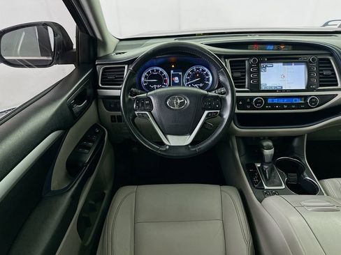 Used 2017 Toyota Highlander XLE AWD/4WD image 28