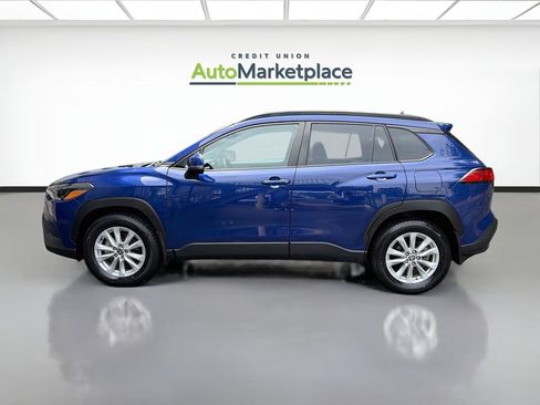 Used 2022 Toyota Corolla Cross LE AWD/4WD image 4