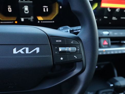 New 2025 Kia K4 LXS image 29
